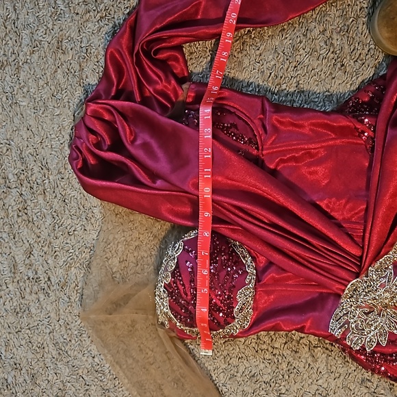 Stunning gown! - Picture 11 of 14